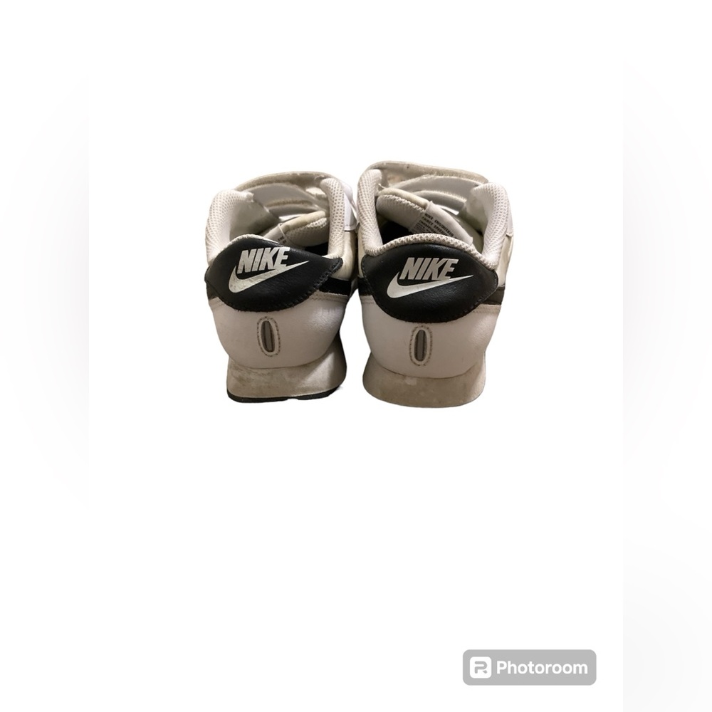 Nike MD Valiant (PSV) White & Black Sneakers. Size 3. - Picture 6 of 13